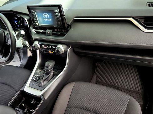 Certified 2022 Toyota RAV4 LE image 28