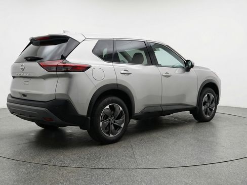 Used 2025 Nissan Rogue SV image 9