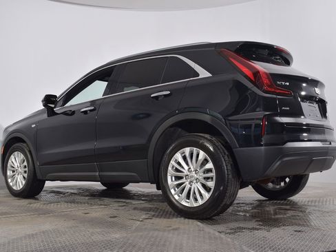 Used 2024 Cadillac XT4 Luxury w/ Cold Weather Package image 3