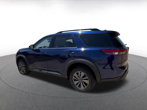 Used 2025 Nissan Pathfinder SV FWD image 10