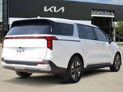 Certified 2026 Kia Carnival LXS FWD image 4
