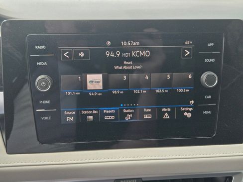 New 2026 Volkswagen Taos SE FWD image 17