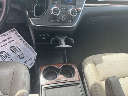 Used 2019 Toyota Sienna Limited Premium image 11