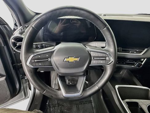 Used 2025 Chevrolet Equinox LT FWD image 11