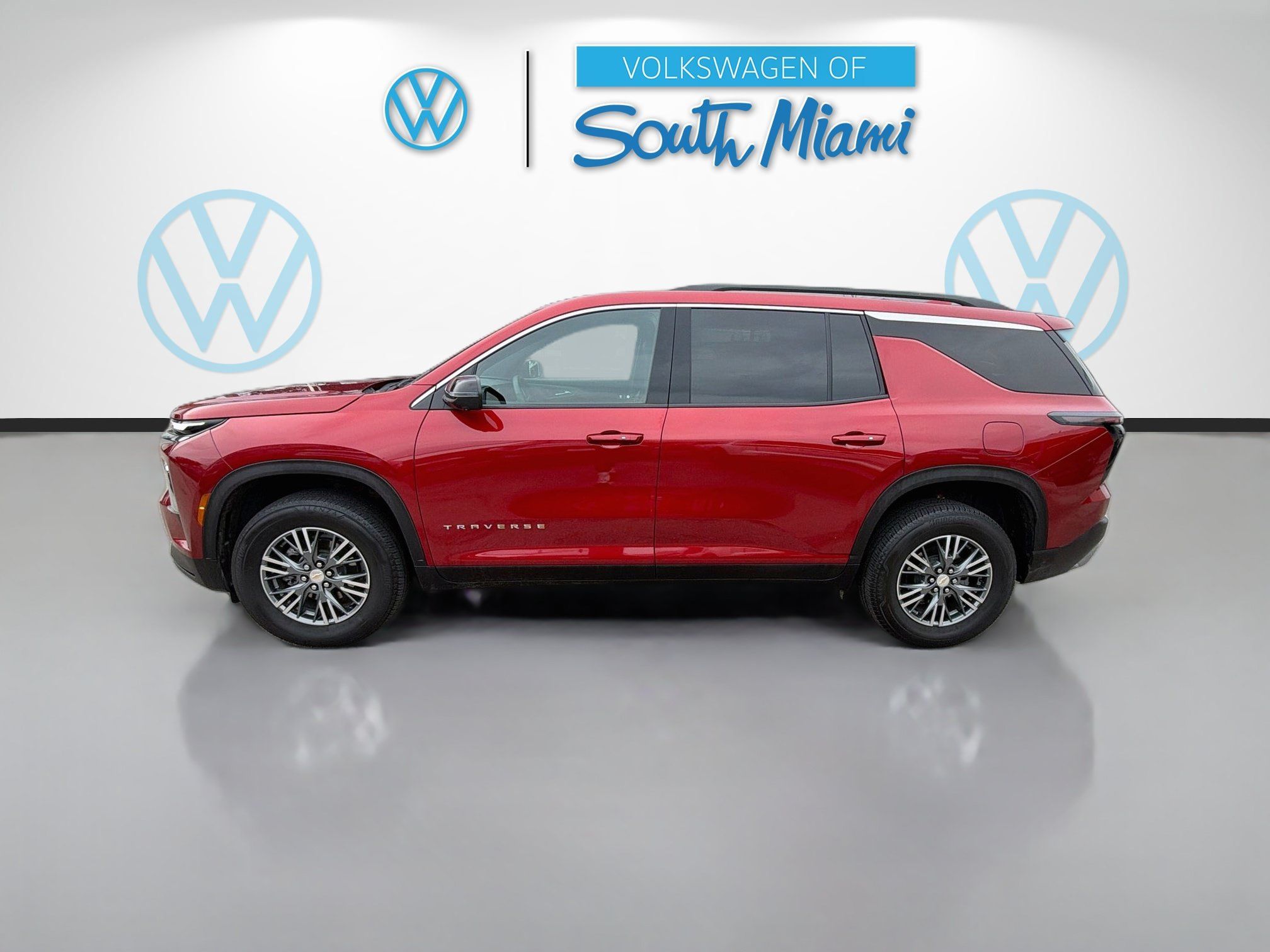 Used 2024 Chevrolet Traverse LT FWD image 4