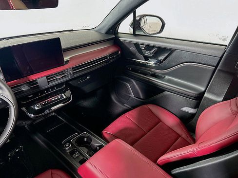 New 2025 Lincoln Corsair Reserve image 25