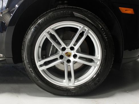 New 2026 Porsche Macan image 19