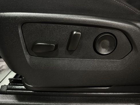 Used 2025 Chevrolet Silverado 1500 LT image 19