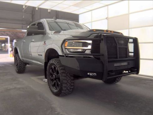 Used 2022 RAM 2500 Laramie AWD/4WD image 4