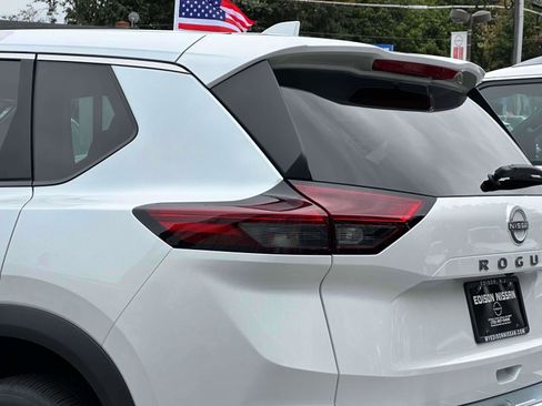 Used 2026 Nissan Rogue SV image 8