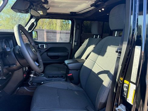 Used 2024 Jeep Wrangler Willys image 12