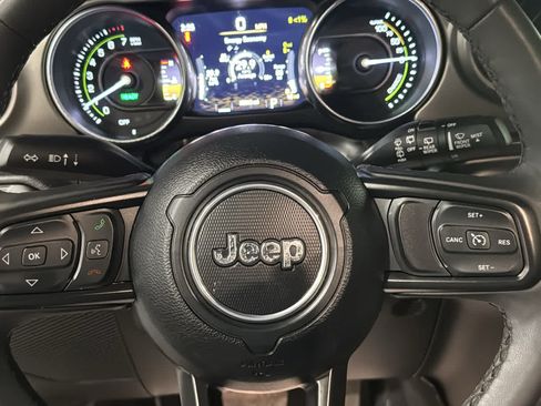 Used 2023 Jeep Wrangler Unlimited w/ Sun & Screen Package AWD/4WD image 11