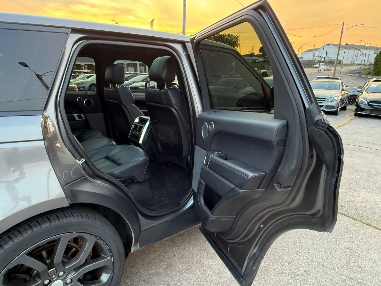 Used 2016 Land Rover Range Rover Sport SE AWD/4WD image 24