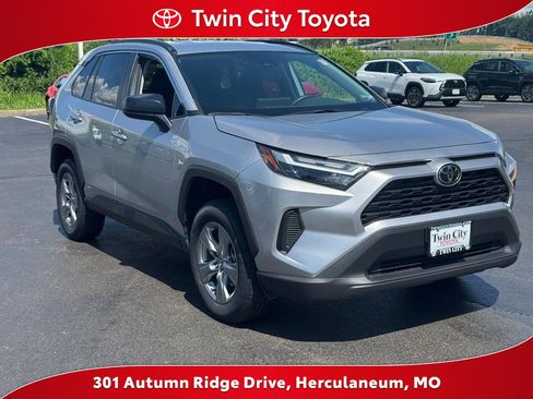 Used 2025 Toyota RAV4 LE AWD/4WD image 1