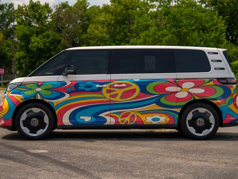 Used 2025 Volkswagen ID. Buzz Pro S RWD image 6