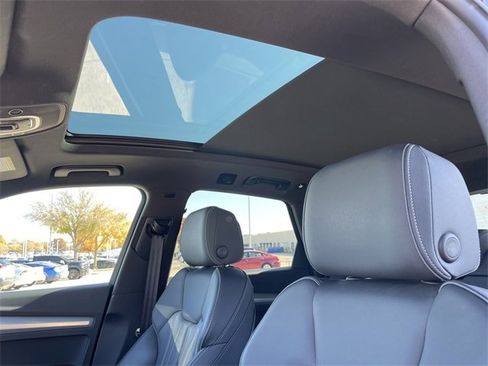 Used 2025 Audi Q5 2.0T Premium image 24