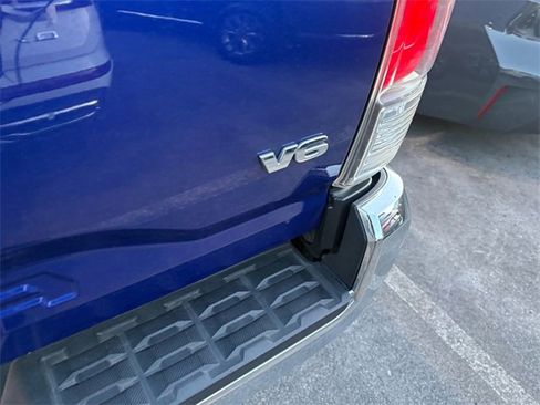 Used 2022 Toyota Tacoma TRD Off-Road image 18