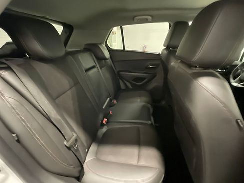 Used 2022 Chevrolet Trax LT w/ LT Convenience Package image 22