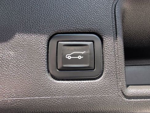 Used 2020 GMC Terrain SLT w/ GMC Pro Grade Package image 20