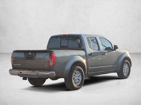 Used 2016 Nissan Frontier SV RWD image 5