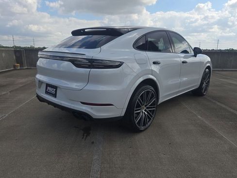 Used 2023 Porsche Cayenne Platinum Edition image 5