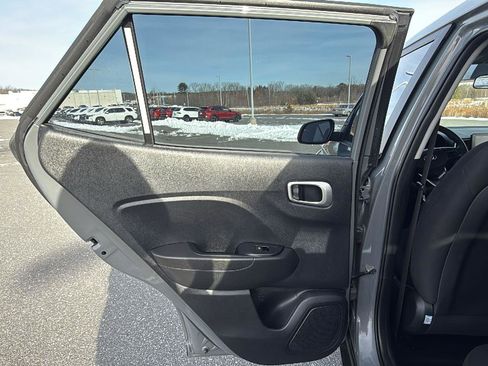 Used 2021 Hyundai Venue SE image 21