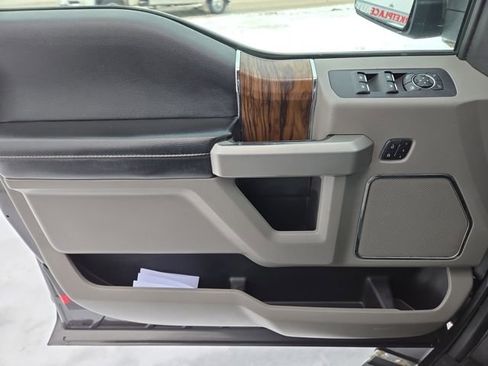 Used 2018 Ford F150 Lariat w/ Trailer Tow Package image 18