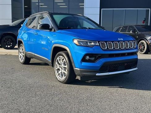 Used 2025 Jeep Compass Limited image 3
