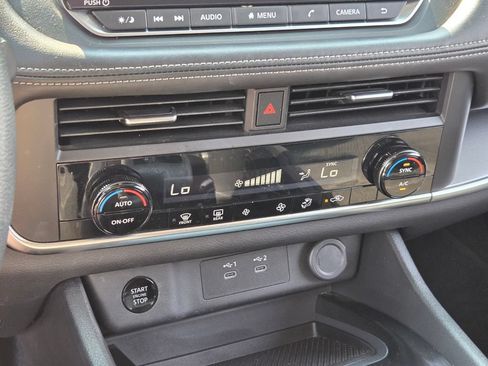 Used 2024 Nissan Rogue SV FWD image 21