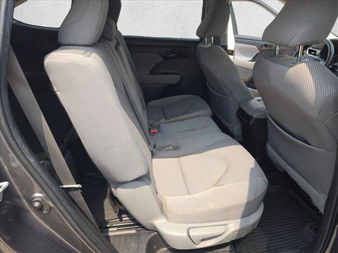 Used 2022 Toyota Highlander L FWD image 20