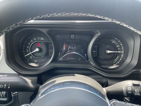 Used 2025 Jeep Wrangler Unlimited Sahara AWD/4WD image 27