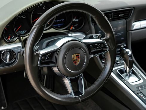 Used 2019 Porsche 911 Carrera RWD image 11