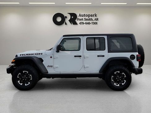 Used 2025 Jeep Wrangler Unlimited Rubicon AWD/4WD image 3