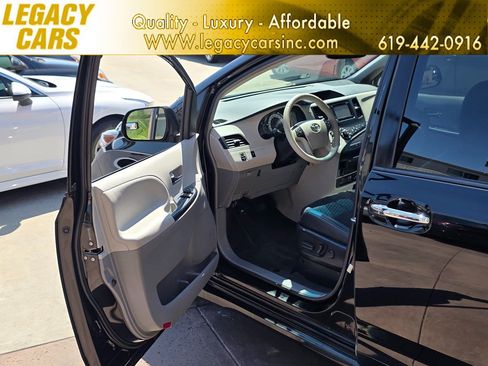 Used 2014 Toyota Sienna SE w/ SE Premium Package w/Entune FWD image 62