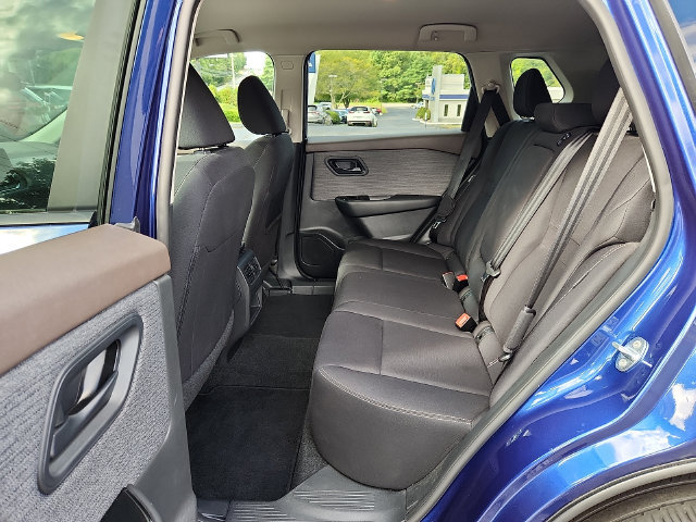 Used 2023 Nissan Rogue S AWD/4WD image 11