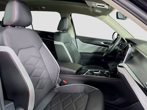 New 2026 Volkswagen Atlas Peak Edition image 30