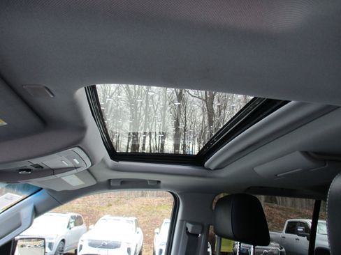 Used 2019 Chevrolet Tahoe LT w/ LT Signature Package image 12