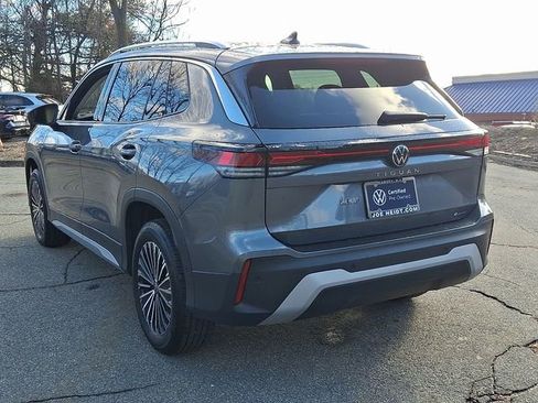 Certified 2025 Volkswagen Tiguan S w/ 18" Wheel Package image 8