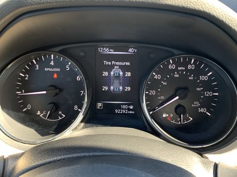 Used 2017 Nissan Rogue SV image 21