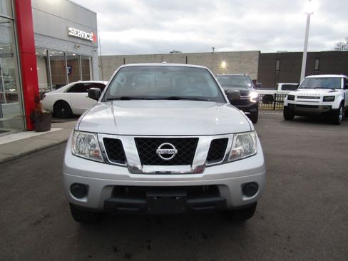 Used 2018 Nissan Frontier SV image 4