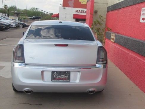 Used 2013 Chrysler 300 RWD image 5