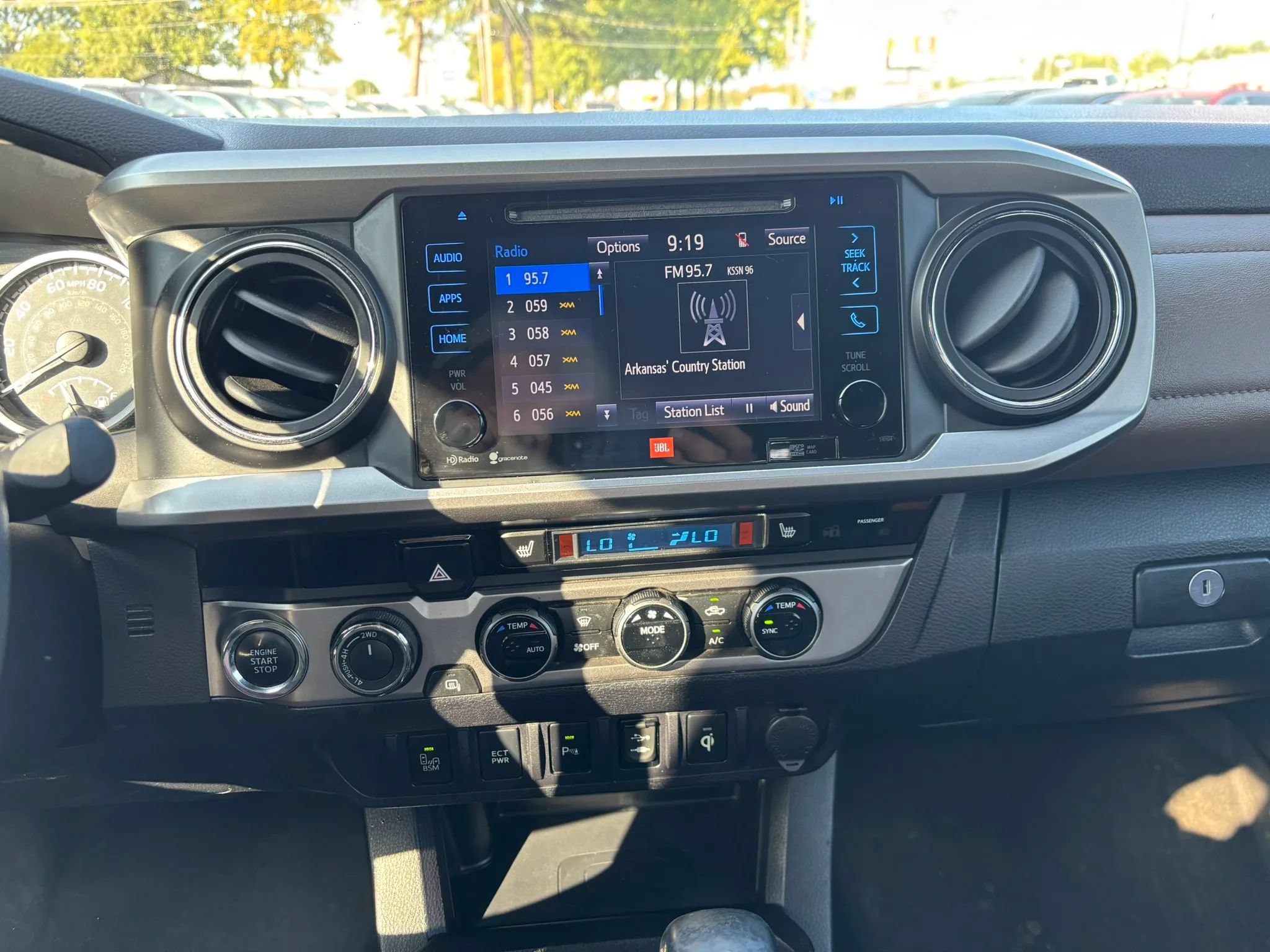 Used 2016 Toyota Tacoma Limited w/ Towing Package AWD/4WD image 22