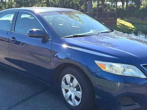 Used 2011 Toyota Camry LE FWD image 3