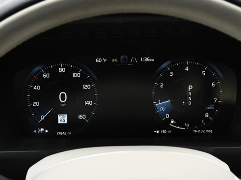 Used 2022 Volvo XC90 T6 Momentum w/ Protection Package Premier image 13