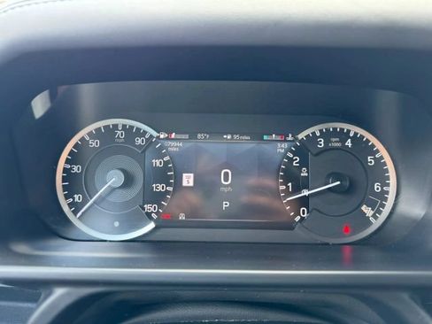 Used 2023 Land Rover Defender 110 X-Dynamic SE AWD/4WD image 9