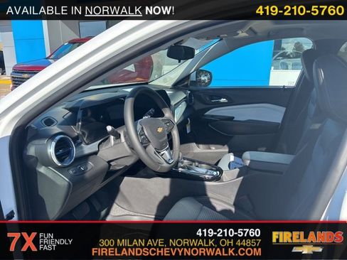 New 2025 Chevrolet Trax LT w/ Sunroof Package image 15