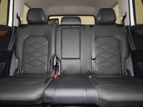 Used 2025 Volkswagen Atlas SE FWD image 31