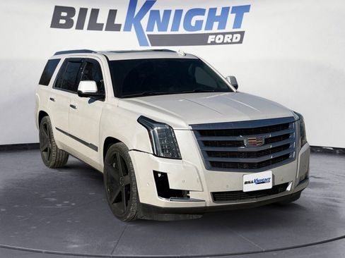 Used 2019 Cadillac Escalade Luxury image 7