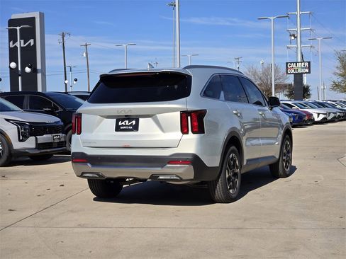 New 2026 Kia Sorento S image 4