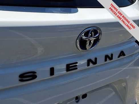 Used 2025 Toyota Sienna LE image 24